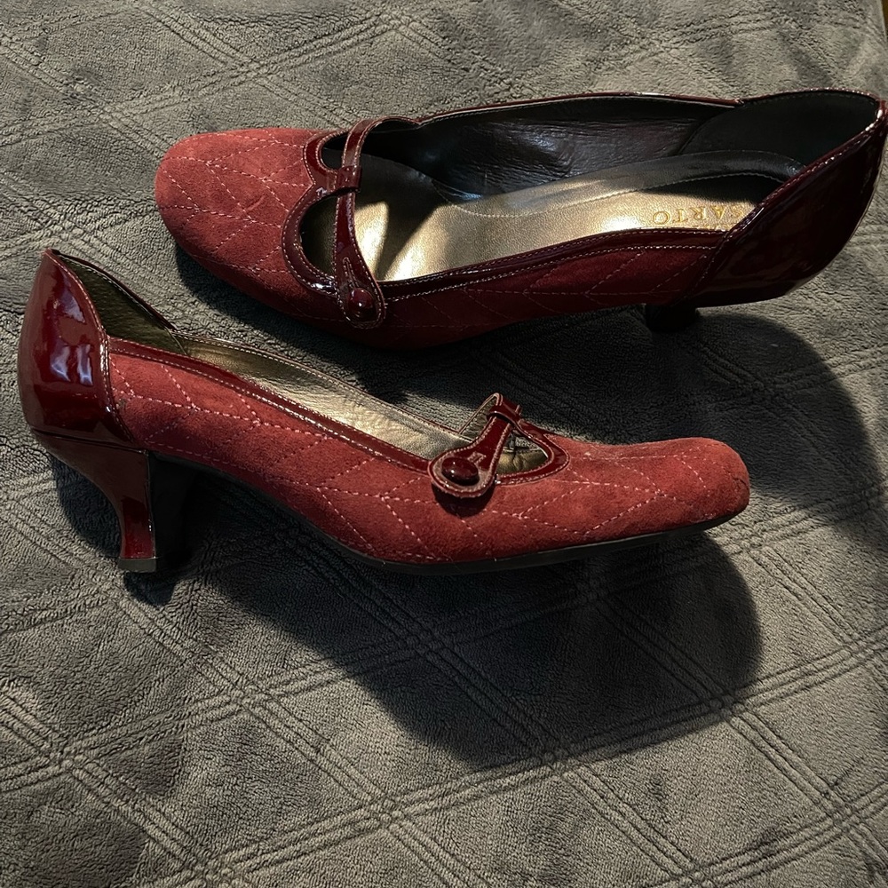 Kitten Heels … with so much charm!